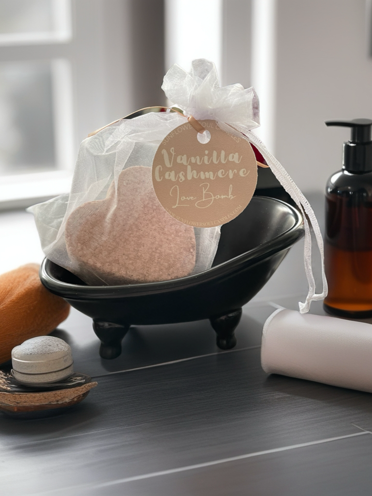 VANILLA CASHMERE Love Bomb